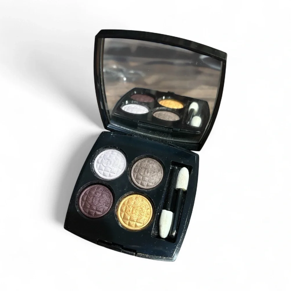 CHANEL SIGNE PARTICULIER
OMBRES QUADRA EYESHADOW - Picture 1 of 3